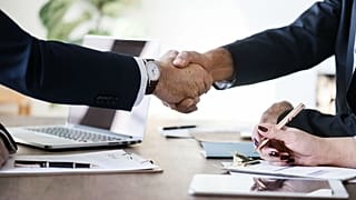 مدیرعامل سابق یک بانک آلمانی، ستاره یوتیوب می‌شود