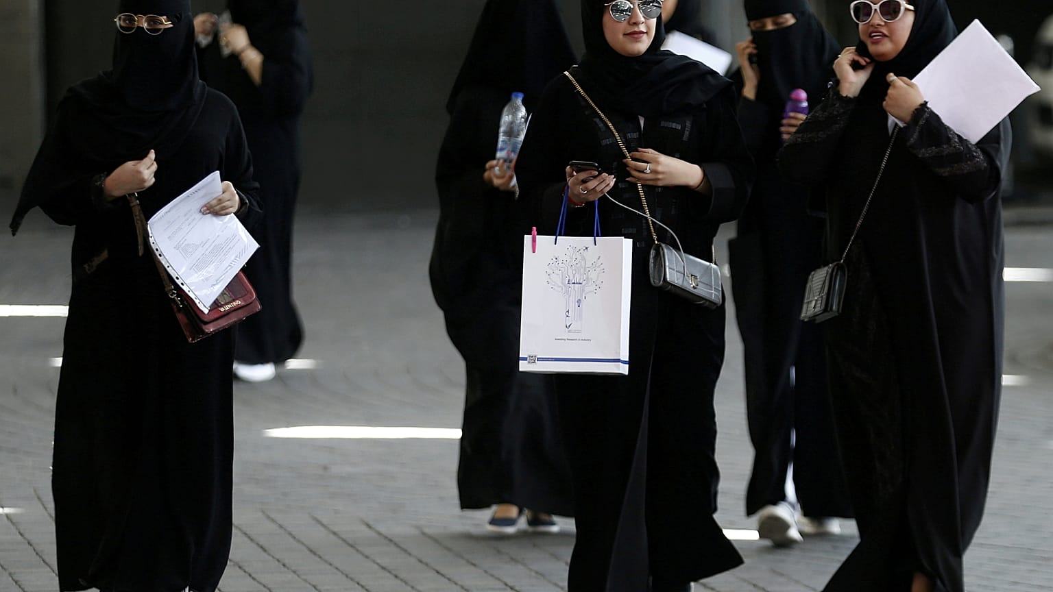 Le donne saudite potranno viaggiare senza il permesso del "guardiano maschio"