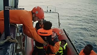 Διάσωση μεταναστών στη Μεσόγειο - Πόλεμος Σαλβίνι με ΜΚΟ