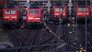 Frankfurt station reopens after police close it while looking into suspected bank robbery