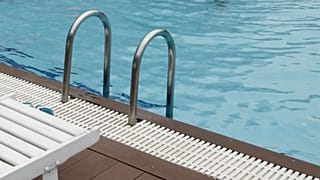 Ελλάδα: Συναγερμός από τα περιστατικά πνιγμών σε πισίνες