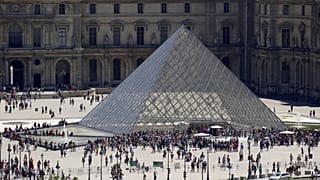Le musée du Louvre est surchargé