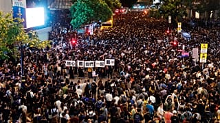 Hong Kong'da düzenlenen protesto gösterilerine kamu çalışanları da destek verdi