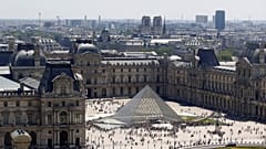 A szelfizők miatt nem lehet bejutni a Louvre-ba