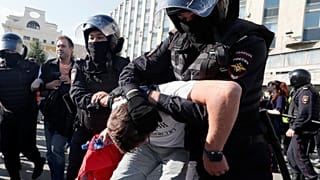 На акции в Москве задержаны более 800 человек: онлайн-трансляция