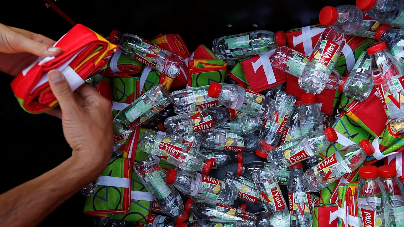 San Francisco Havaalanı'nda plastik su şişelerinin kullanımı yasaklandı