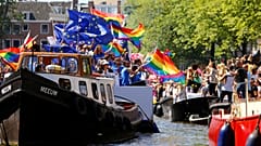 Ámsterdam se tiñe de multicolor para celebrar el orgullo gay 