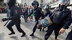 Erneut Hunderte Festnahmen bei Protesten in Moskau