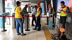 Endonezya'da elektrik kesintisi: Trenler aniden durdu, telefon hatları ve trafik ışıkları çalışmıyor