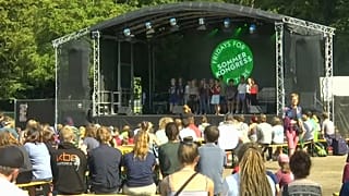 Más de mil jóvenes debaten sobre las protestas del clima