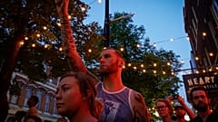 Dayton: Viele Menschen erinnern an die Opfer des Massakers