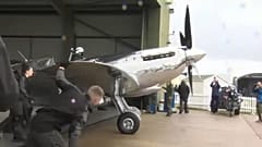 Mit der Spitfire um die Welt