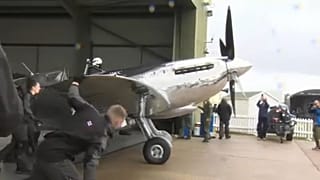Mit der Spitfire um die Welt