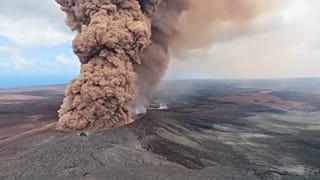 Havai'deki aktif Kilauea Yanardağı'nın zirvesinde su bulunması yeni patlama korkusu yarattı
