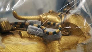 Le sarcophage de Toutânkhamon révélé au grand jour pour être restauré