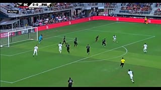 شاهد: لاعب أمريكي يلجأ إلى طريقة غير متوقعة للمطالبة بوقف العنف المسلح