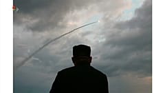 بيونغ يانغ تستأنف إطلاق الصواريخ الباليستية احتجاجا على المناورات العسكرية بين واشنطن وسيول