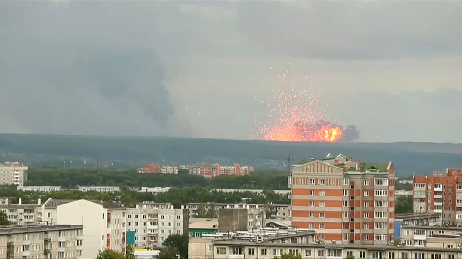 Aufnahmen zeigen die Explosionen in der Ferne