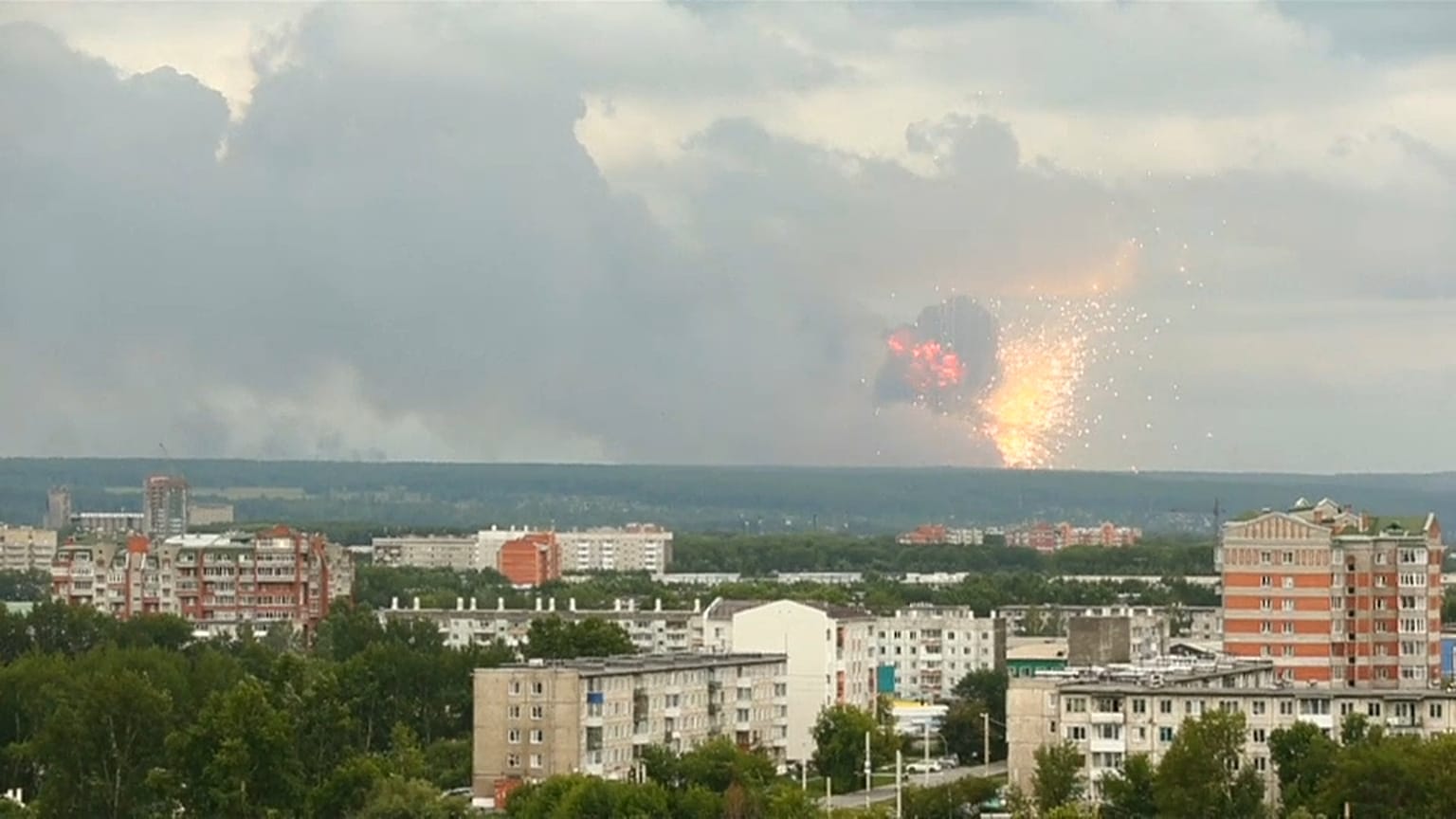 Explosiones en un depósito de armas en Siberia