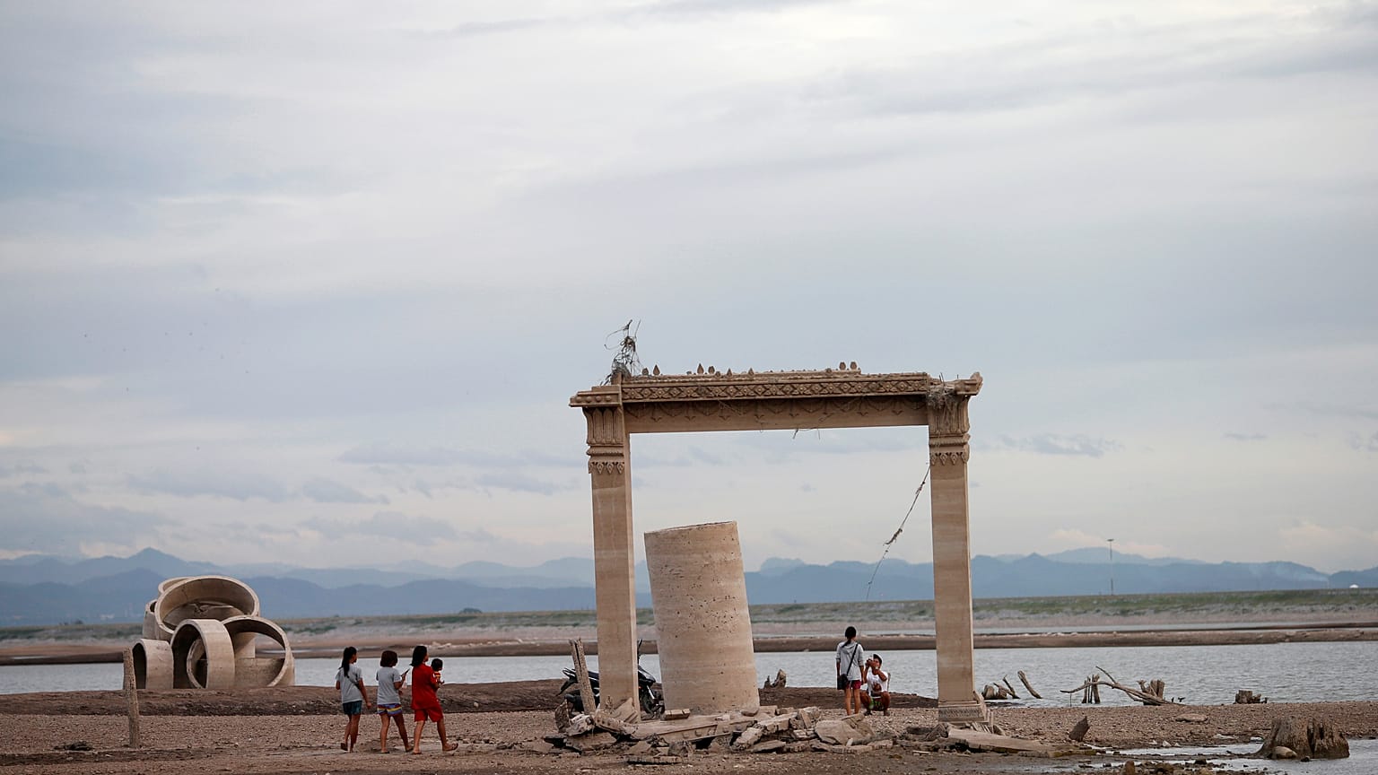 Vestige du temple, dans la région de Lopburi (Thaïlande)