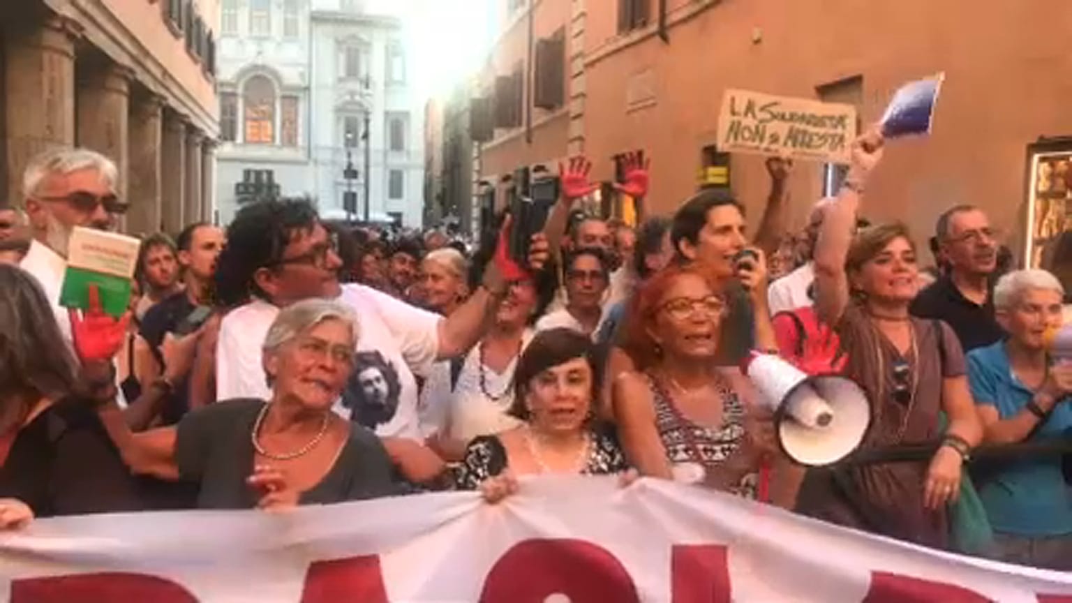 Aláírja-e az olasz államfő a Salvini-törvényt?