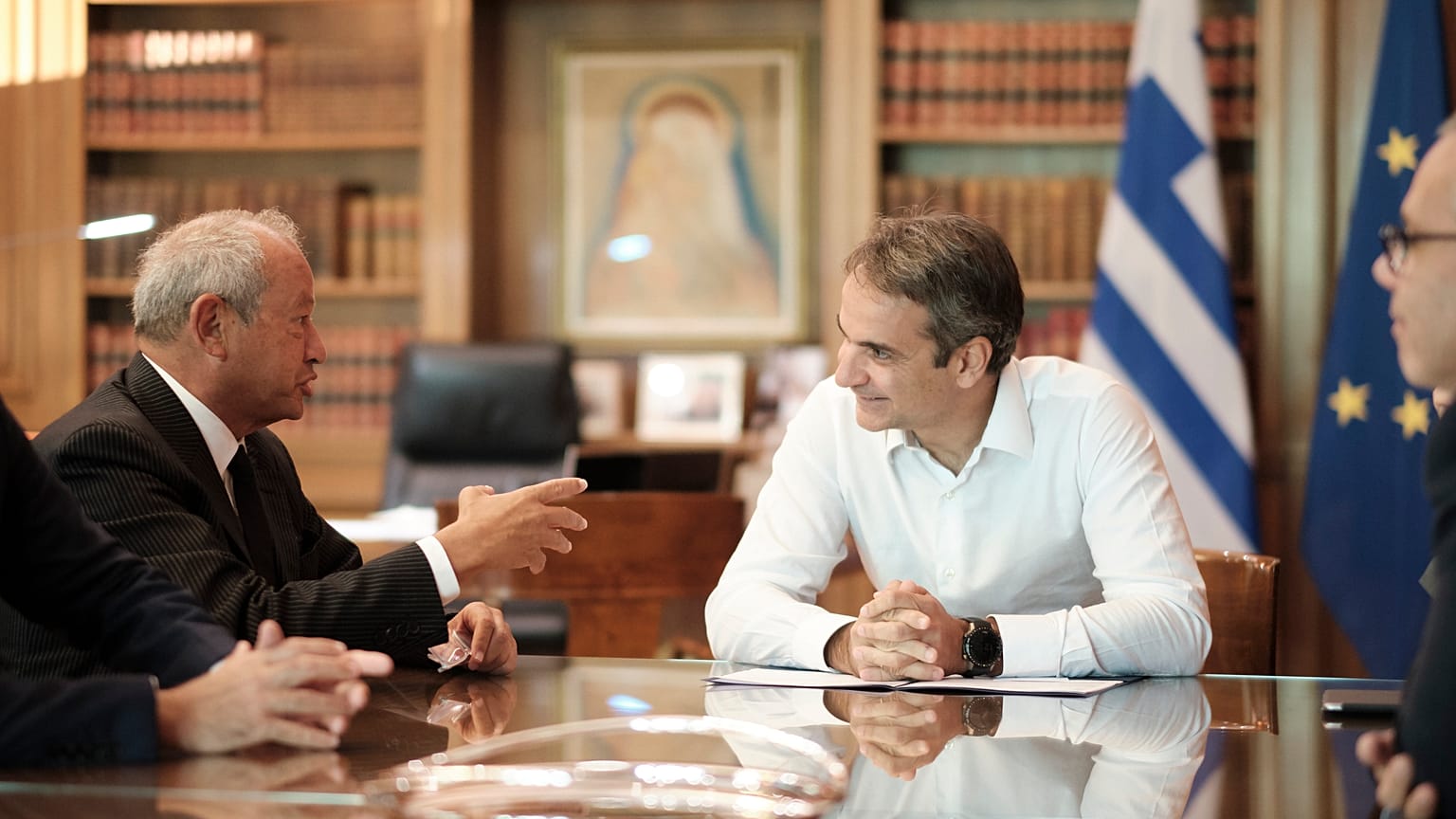 Συνάντηση για επενδύσεις Μητσοτάκη-Sawiris στο Μαξίμου