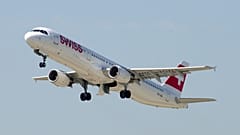 Blitz schlägt kurz nach Start in Zürich in 2 Flugzeuge ein