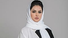الكاتبة السعودية سكينة المشيخص 