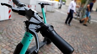 Prendre le bus pollue moins que de louer une trottinette électrique