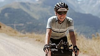 Deutsche Frau gewinnt 4.000-Kilometer-Radrennen weil sie auf der Straße schlief