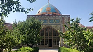صحن اصلی مسجد کبود ایروان