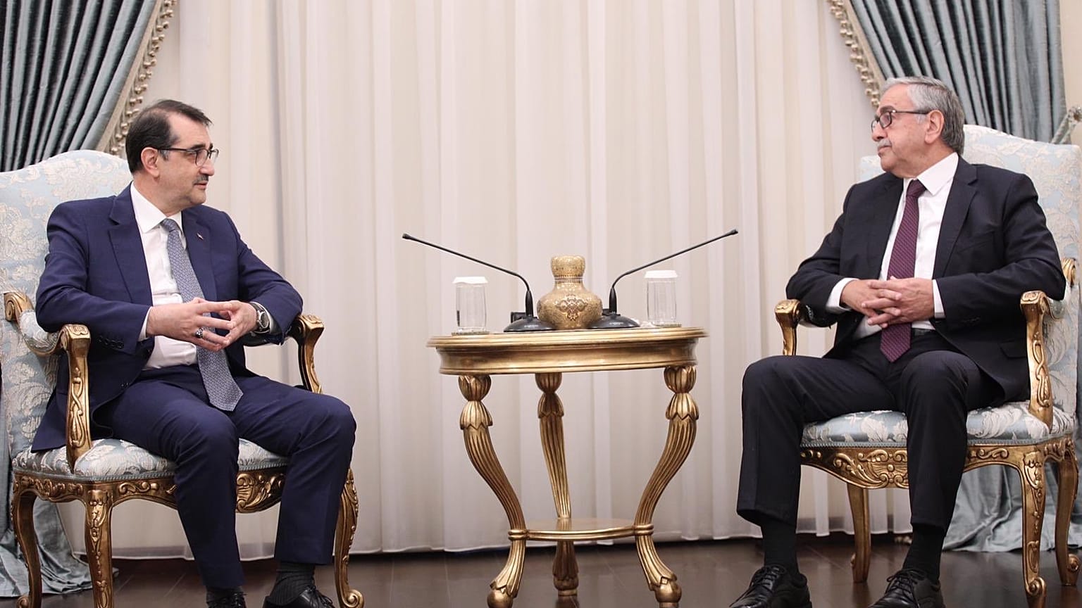 Στα κατεχόμενα ο Ντονμέζ - Συναντήσεις με Ακιντζί, Τατάρ