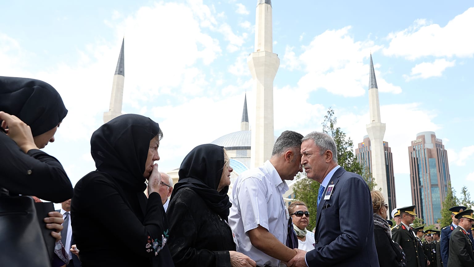 Bakan Akar vefat eden emekli Tümgeneral Mehmet Karlı'nın cenaze törenine katıldı