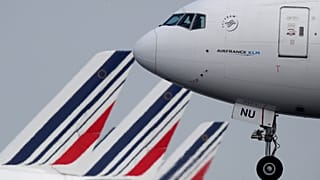 'Flight shame' website spells out emissions toll on global climate