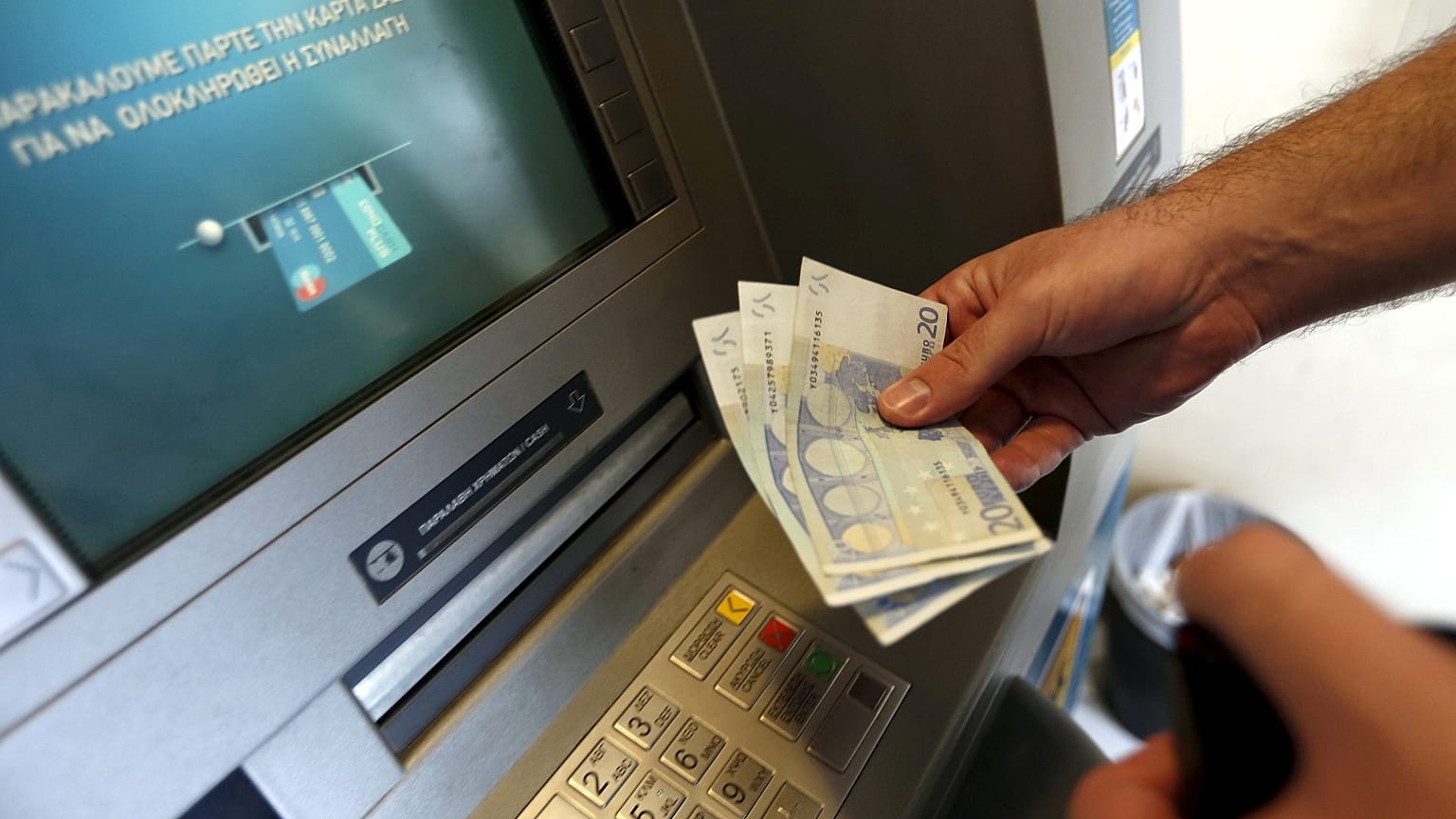 Banka hesabına yanlışlıkla yatan 177 bin euro ile kaçan kişiye 10 ay hapis cezası