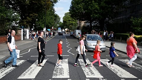 50 anni fa i Beatles attraversavano "Abbey Road"