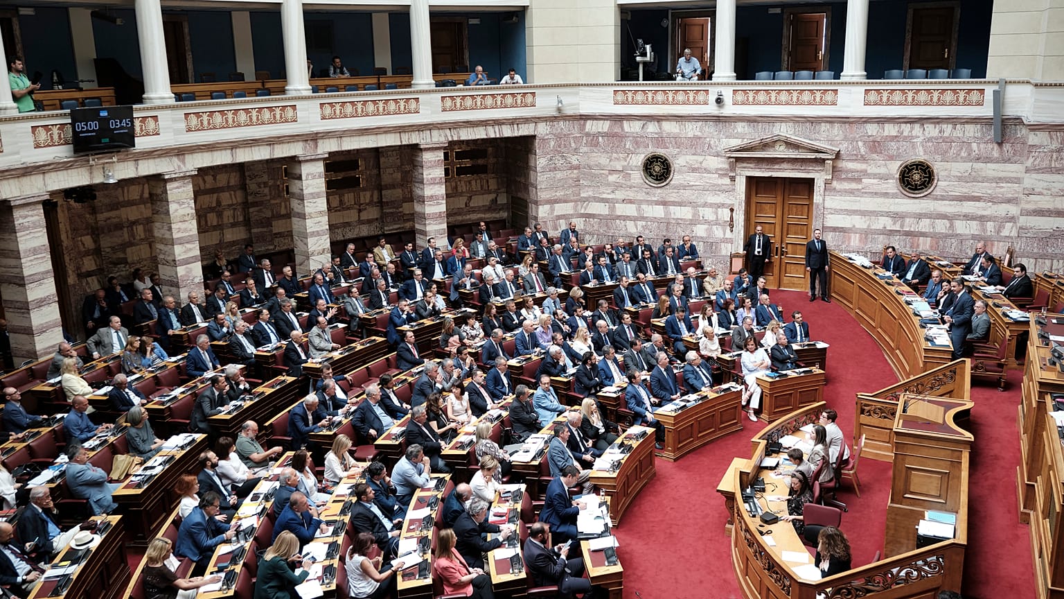 Συζήτηση στην Ολομέλεια της Βουλής για το διυπουργικό νομοσχέδιο