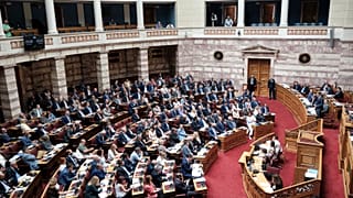 Συζήτηση στην Ολομέλεια της Βουλής για το διυπουργικό νομοσχέδιο