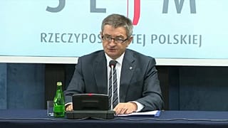 Polonia, voli privati con aerei governativi: si dimette lo speaker del parlamento