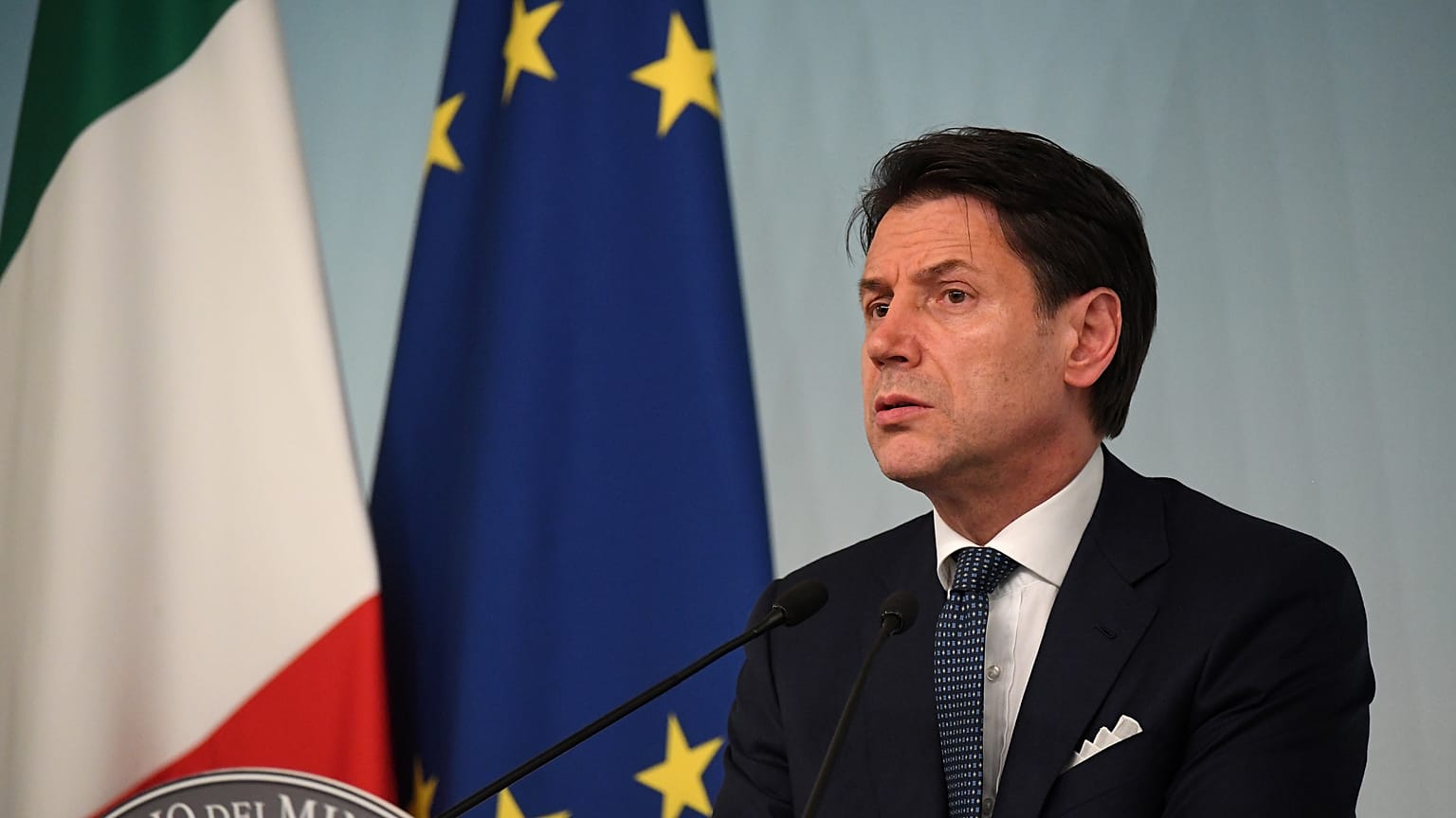 İtalya Başbakanı Conte: İktidar ortağı Salvini neden koalisyonu bozmak istediğini açıklamalı