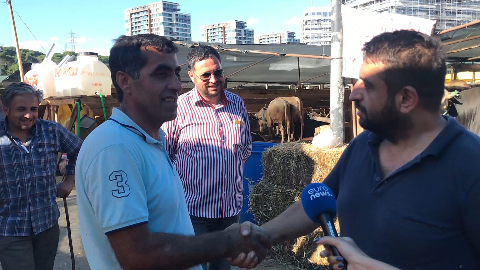 Ekonomik kriz tartışmalarının gölgesinde bayram pazarı: Müşteriye göre pahalı, satıcıya göre ucuz 