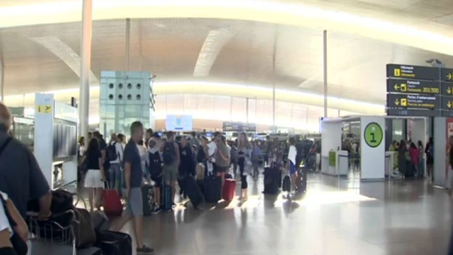 Normalidad durante la primera jornada de huelga en El Prat