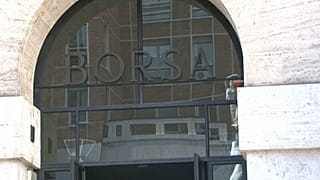 Milano in profondo rosso, sale lo spread