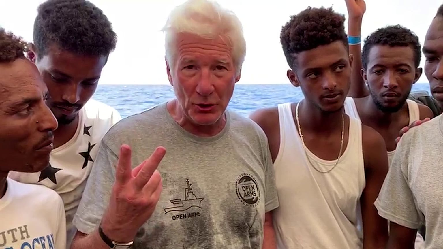 Richard Gere vient en aide aux migrants de l'Open Arms