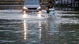 Il tifone Lekima ha colpito la costa orientale cinese provocando vittime e distruzione