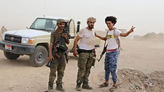 مسلحون من الانفصاليين الجنوبيين المدعومين من الإمارات خلال معارك مع القوات الحكومية بمدينة عدن. 10/آب 2019