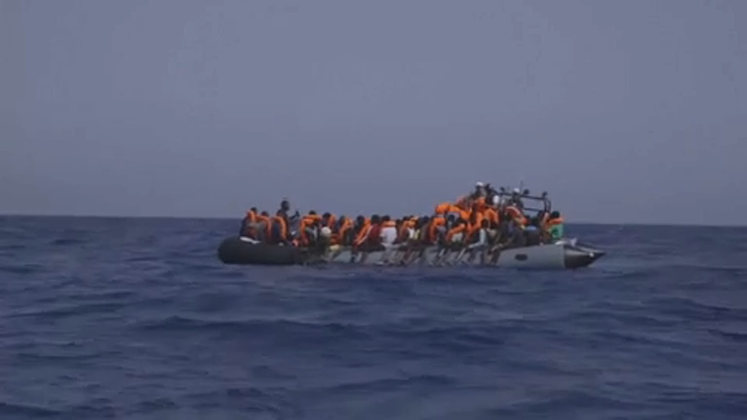 Altri 39 migranti salvati sabato nel Mediterraneo dall'imbarcazione della ONG Open Arms