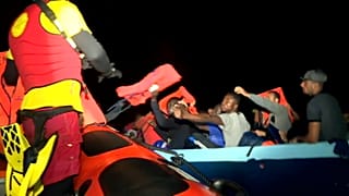 "Open Arms" nimmt weitere Menschen an Bord 