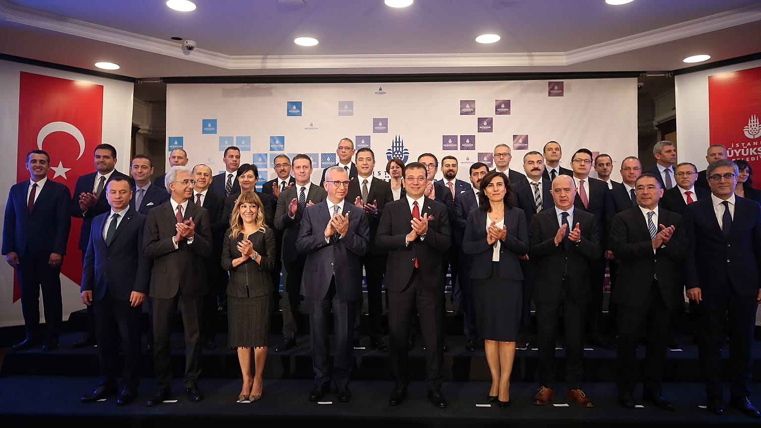 İstanbul Büyükşehir Belediye Başkanı Ekrem İmamoğlu, belediyenin üst düzey yöneticileriyle iştiraklerin genel müdürlerini tanıttı. ( İsa Terli - Anadolu Ajansı )
