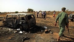 مقتل 3 موظفين بالأمم المتحدة بسيارة مفخخة في بنغازي وحفتر يوافق على هدنة العيد